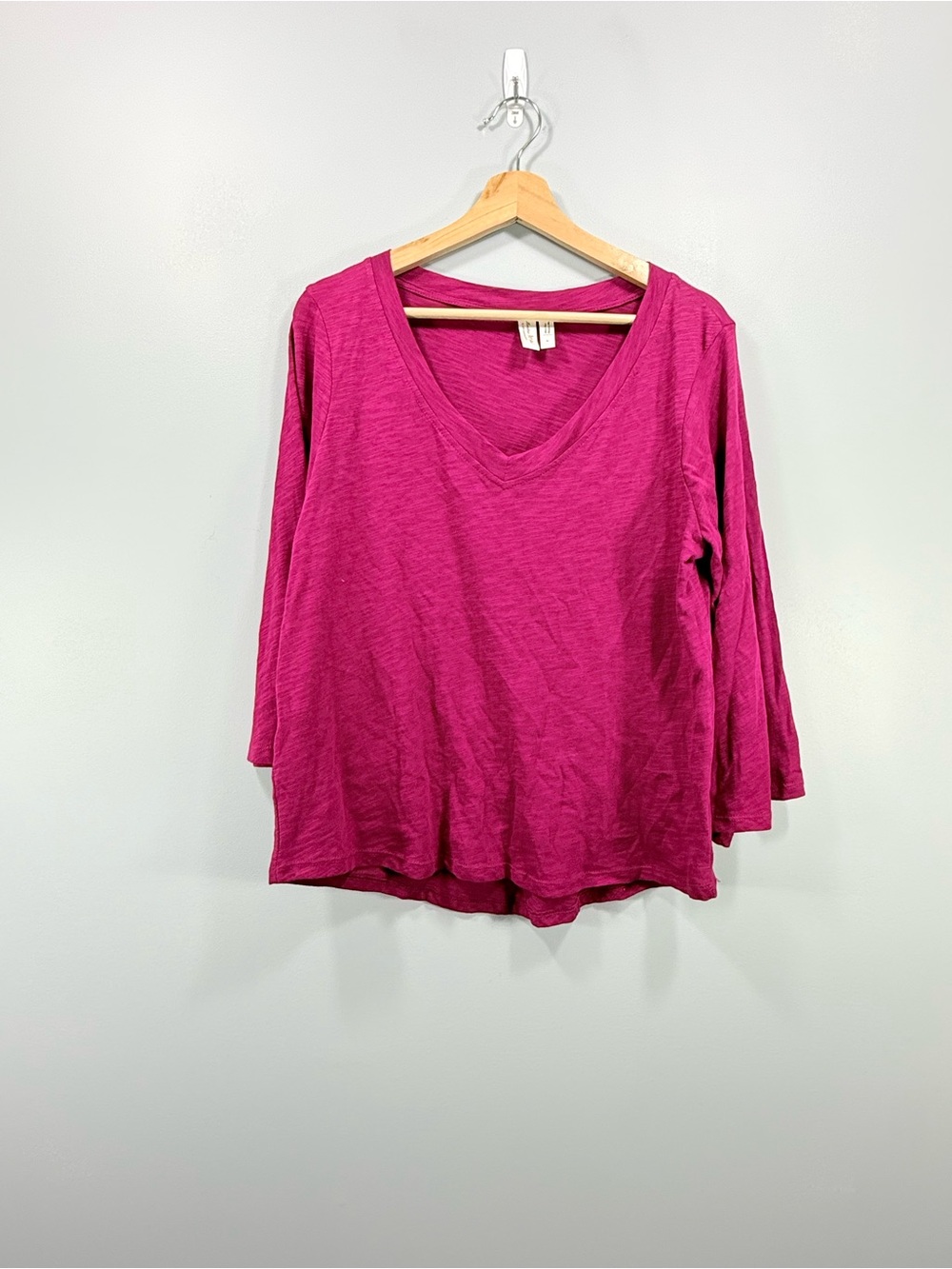 100% Cotton Anthropologie Relaxed V-Neck Long Sleeve Top in Fuchsia size Med